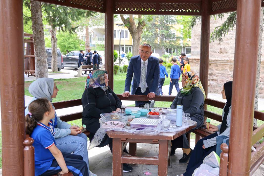 Meram “ulaşılabilir başkan” anlayışıyla Türkiye’ye örnek oluyor 4